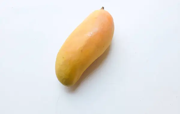 Ορεκτικό Ώριμο Κίτρινο Μάνγκο Mahachanok Mango Mangifera Indica Φύλλα Ψάθινο — Φωτογραφία Αρχείου