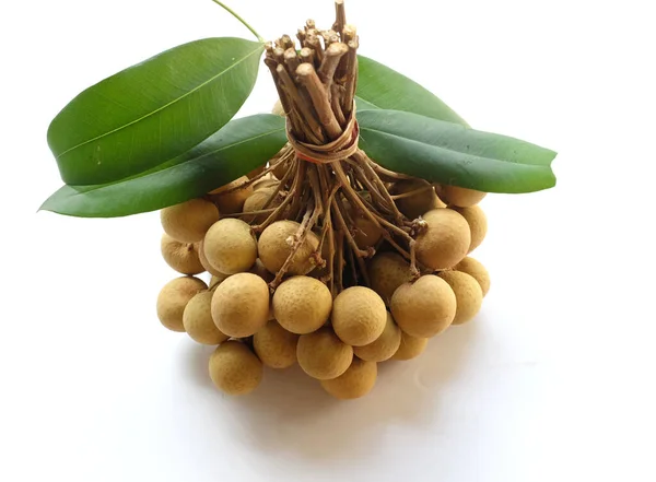 Frutas Frescas Maduras Longan Dulce Dimocarpus Longan Con Hojas Aisladas —  Fotos de Stock