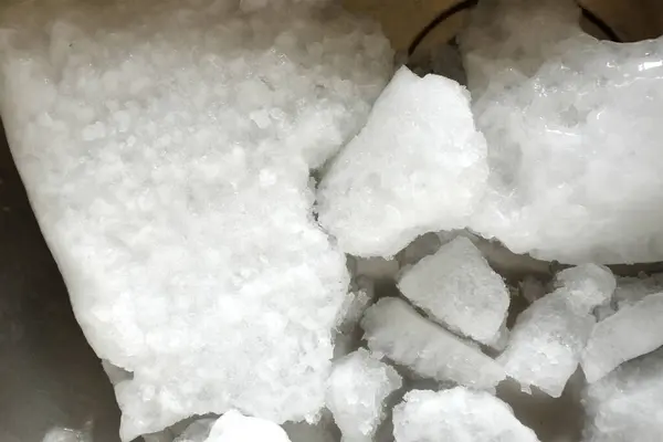 Iskristaller Från Frysen Kylskåp — Stockfoto