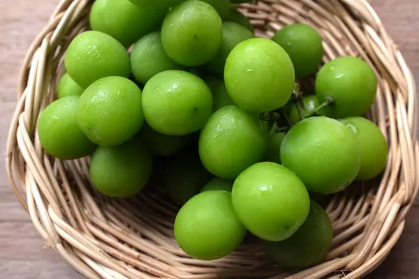 Bouquet Raisins Frais Sweet Green Shine Muscat Vitis Vinifera Feuilles — Photo