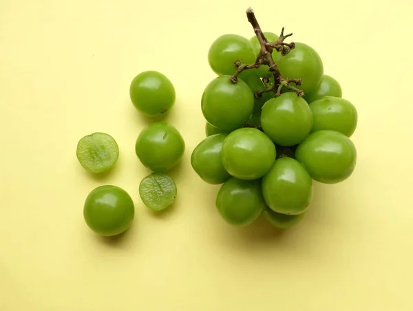 Ramo Uvas Frescas Sweet Green Shine Muscat Vitis Vinifera Aisladas — Foto de Stock