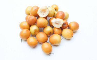 Birkaç küçük jube (Ziziphus mauritiana Lam), jujujube, Chinese jube, Indian jujube. Bu doğal bir jujube ve çok lezzetli bir tadı var.