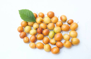 Birkaç küçük jube (Ziziphus mauritiana Lam), jujujube, Chinese jube, Indian jujube. Bu doğal bir jujube ve çok lezzetli bir tadı var.