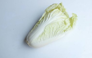 Taze organik lahana, Çin beyaz lahanası (brassica chinensis (l. jusl). ) beyaz arkaplanda izole edilmiş sebze