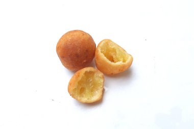 Thai Deep Fried Sweet Potato Balls (Khanom khai nok kratha), Tayland 'da bir çerezdir. Tatlı, kızarmış patates köftesi.