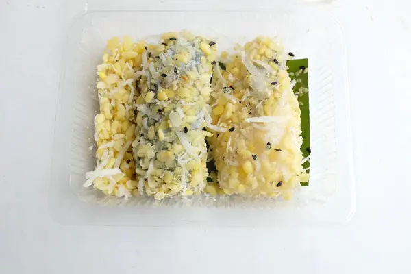 stock image Mung bean rice crepe or Khanom Bean PaepThaiin a clear plastic box dessert is a local Thai dessert .Made from glutinous rice flour There is a filling made from boiled shelled mung beans. 