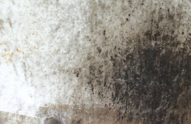 Mutfaktaki yağ lekeleri beton duvarlara sıçradı. Duvarlarda yağ lekeleri, mutfak duvarlarında kirli lekeler, kirli yemek pişirme, yemek pişirmeden yağ lekeleri..