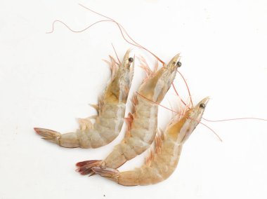 Taze çiğ karides, karides, Dev Tatlı Su Karidesi, Tatlı Su Karidesi, Dev Nehir Karidesi (Macrobrachium Rosenbergii) Mutfakta beyaz arka planda izole edilmiş deniz ürünleri pişirmek için.