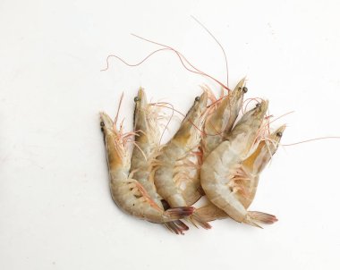 Taze çiğ karides, karides, Dev Tatlı Su Karidesi, Tatlı Su Karidesi, Dev Nehir Karidesi (Macrobrachium Rosenbergii) Mutfakta beyaz arka planda izole edilmiş deniz ürünleri pişirmek için.