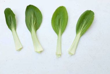 taze ve lezzetli yeşil bok choy, Çin lahanası, kanton marulu, Bok Choy (Çin lahanası) küçük choy sum, yeşil pak choi, Çin pazarı (brassica rapa subsp. Beyaz bir arkaplanda izole et