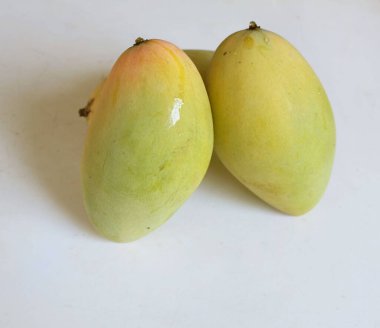 taze sarı olgun organik mango altın, mango nam dok mai mango, barakuda mango, (Mangifera indica Linn) meyve kralı .tropikal egzotik meyve ve sağlıklı meyve