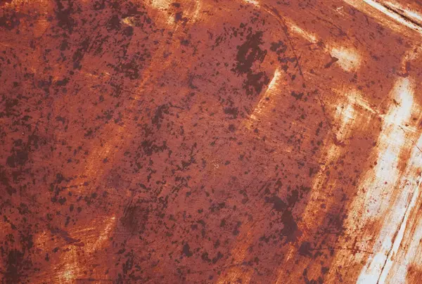 Üst manzara boş kare çerçeve fotoğrafı eski, paslı paslı arka plan, e 'den gelen kahverengimsi pas. Beyaz arka planda pas lekeleri. Metal yüzey paslanmış lekeler. Paslı aşınma. tasarım için grunge boş tahta arkaplanı