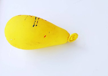 Sönmüş balonlar. Lastik, çeşitli şekillerde şişmemiş balon, sönmüş balon, hava yok, kıvrımlı şekil, düz kauçuk balon deflasyonu, hava kaybı ve sönen balon..