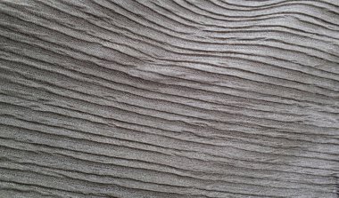 Kumaşın yüzeyi okyanus dalgalarını andıran dalgalı bir yapıya sahiptir..