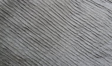 Kumaşın yüzeyi okyanus dalgalarını andıran dalgalı bir yapıya sahiptir..