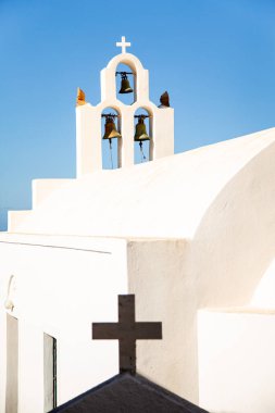 Yunanistan 'ın Santorini kentinin kubbeleri, çanları