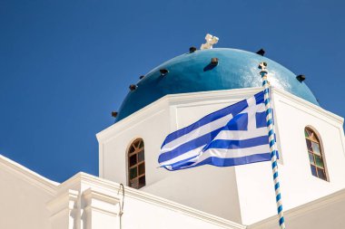 Yunanistan 'ın Santorini kentinin kubbeleri, çanları