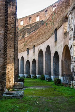 Colosseum 'un İtalya ve Avrupa' daki iç sütunları ve kemerleri