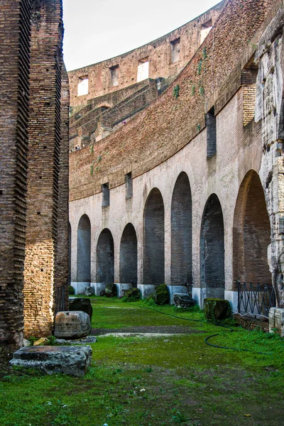 Εσωτερικοί Πυλώνες Και Καμάρες Του Κολοσσαίου Στην Ιταλία Ευρώπη — Φωτογραφία Αρχείου