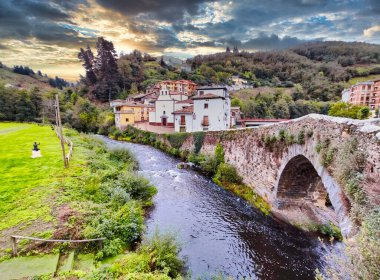 Cangas del Narcea, El Cascarin bölgesi El Carmen şapeli ve Roma köprüsü, Asturias, İspanya