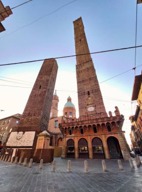 Asinelli and Garisenda, Le due torri, symbols of medieval Bologna towers, Bologna, Italy clipart