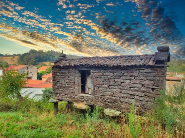 Lago Köyü, Misaricos Belediyesi 'ndeki Horreo adlı kuru taş ambarı, Saint James' e giden yol, Epilogue Sahnesi, Galiçya, İspanya
