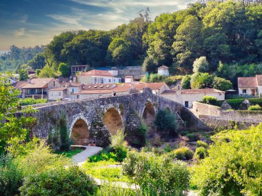 Ponte Maceira köprüsü Tambre nehri üzerinde, Negreira belediyesi, Santiago 'dan Fisterra' ya giden yol, Saint James, Galiçya, İspanya