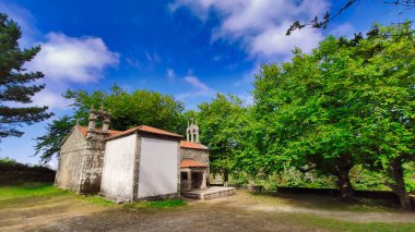 Nosa Senora das Neves Kilisesi, Dumbria Belediyesi, Saint James Yolu, son dönem sahnesi, Galiçya, İspanya