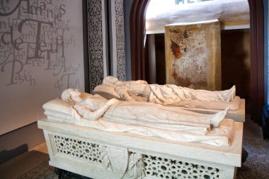 Mausoleo Los amantes. Teruel lovers, a sculpture of the Museum of Teruel, Aragon