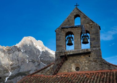 Horreo, tipik tahıl ambarı, Lario köyü, Montana de Riano y Mampodre Bölgesel Parkı, Leon bölgesi, İspanya, Avrupa
