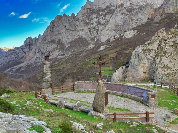 El Tombo bakış açısı, güderi bir silüet, Picos de Europa Ulusal Parkı, Valdeon Vadisi, Kastilya Leon, İspanya