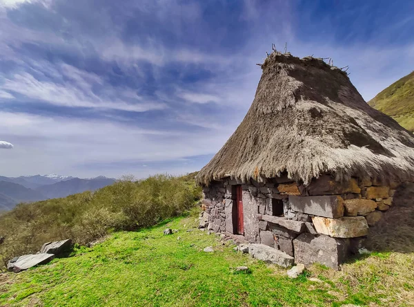 stock image Brana El Cuerrago flock of shepherds, Camin Real de la Mesa, Somiedo Natural Park and Biosphere Reserve, Arbellales, Asturias, Spain, Europe