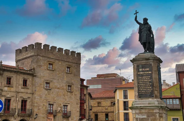 Pelayo Skulptur Bredvid Revillagigedo Palace Gijon Asturien Spanien Europa — Stockfoto
