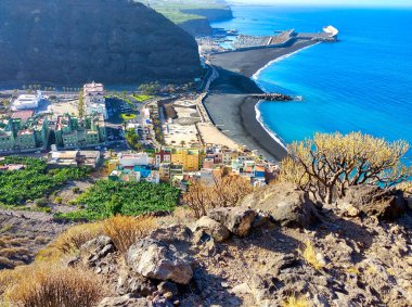 Tazacorte köyü ve plajı GR131 pistinden görüldü, La Palma Adası, Kanarya Adaları, İspanya, Avrupa