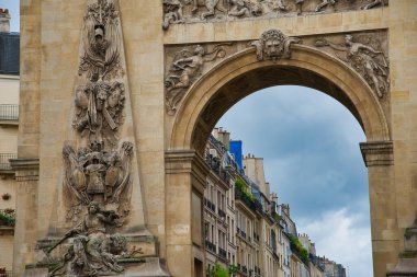 Paris, Fransa; 8 Ağustos 2023: Porte Saint-Denis