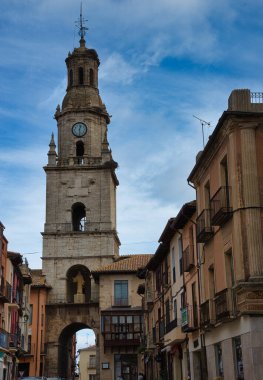 Puerta del Mercado ve Torre del Reloj uzakta, Toro şehri, Zamora ili, Castilla y Leon, İspanya