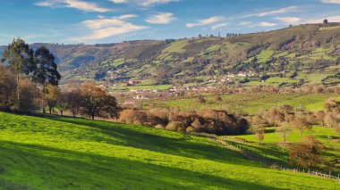 Sariego Vadisi, Comarca de la sidra, Asturias, Kuzey İspanya, Avrupa