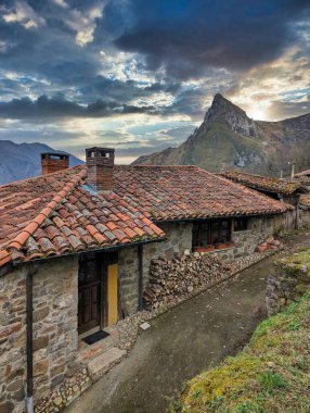Ligueria köyü Espinareu vadisinde, Asturias, İspanya