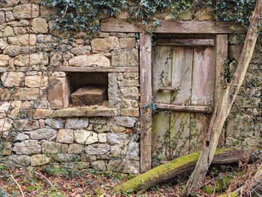 Raigosu vadisinde kulübe, Laviana belediyesi, Asturias, Kuzey İspanya