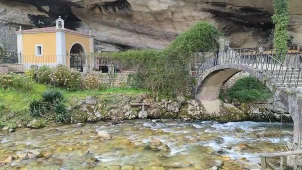 ヴァージン キエヴァ聖域 洞窟の聖母の聖域 インフィエスト ピロア アストゥリアス スペイン ユーロ圏 — ストック動画