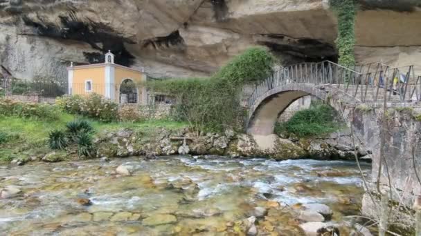 Santuário Virgen Cueva Santuário Virgem Caverna Infiesto Piloa Astúrias Espanha — Vídeo de Stock