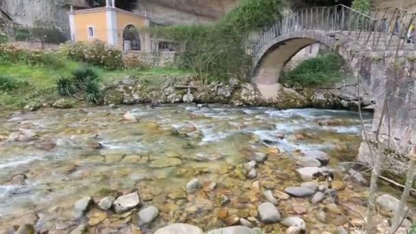 Helgedomen Virgen Cueva Fristaden Virgin Cave Infiesto Piloa Asturien Spanien — Stockvideo
