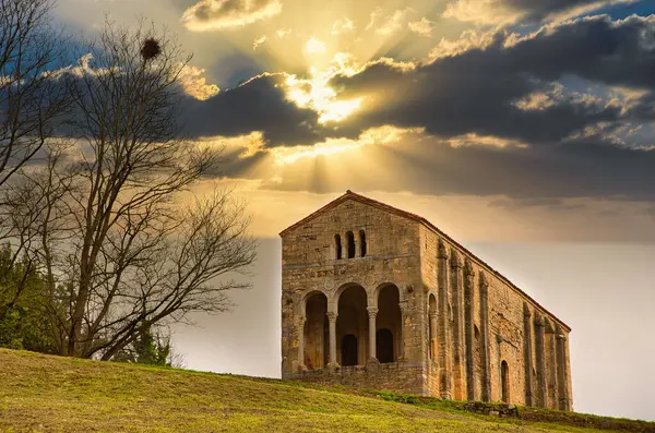 Santa Maria del Naranco Kilisesi, Oviedo, Asturias, İspanya