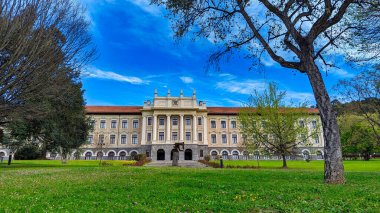 Bilbao, Biscay, İspanya; 28 Mart 2024: Deusto Business School, merkez bina mimarı Francisco de Cubas tarafından 1886 yılında tasarlandı.