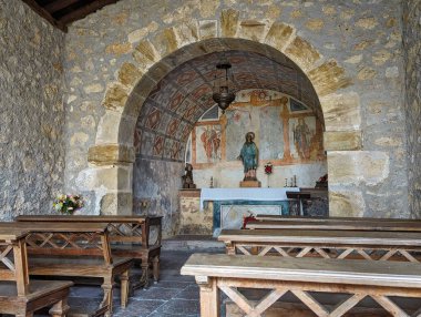 Saint Lucia Kilisesi 'nin sunağı, 16 yılında Ceceda Köyü, Comarca de la Sidra, Nava, Asturias, İspanya' da kurulmuştur.