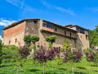 Nevares Sarayı, bugün bir şarap mahzeni, Asturias, İspanya