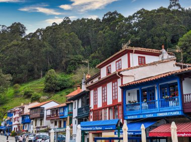 Tipik balıkçı köyü Tazones, Comarca de la Sidra, Villaviciosa, Asturias, İspanya