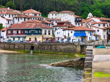 Tipik balıkçı köyü Tazones, Comarca de la Sidra, Villaviciosa, Asturias, İspanya