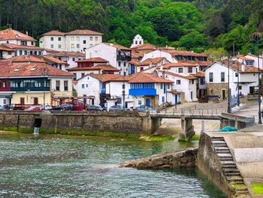 Tipik balıkçı köyü Tazones, Comarca de la Sidra, Villaviciosa, Asturias, İspanya