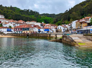 Tipik balıkçı köyü Tazones, Comarca de la Sidra, Villaviciosa, Asturias, İspanya